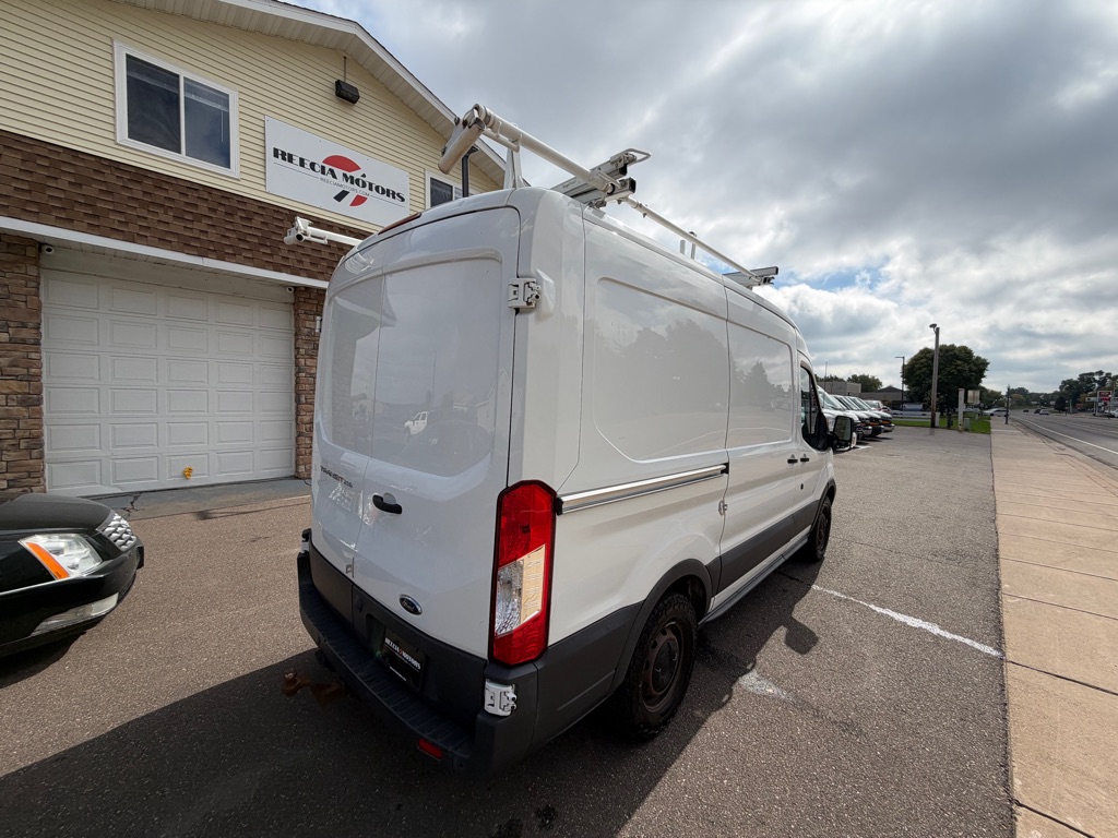 Photo 3 of this FORD TRANSIT