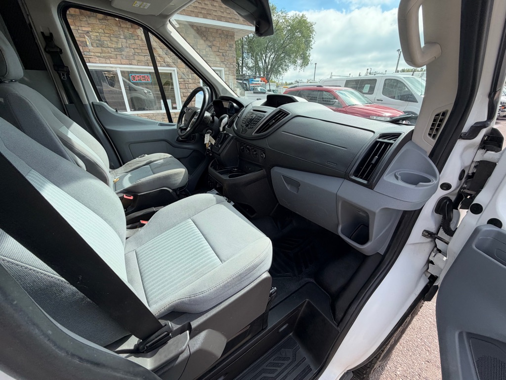 Photo 24 of this FORD TRANSIT