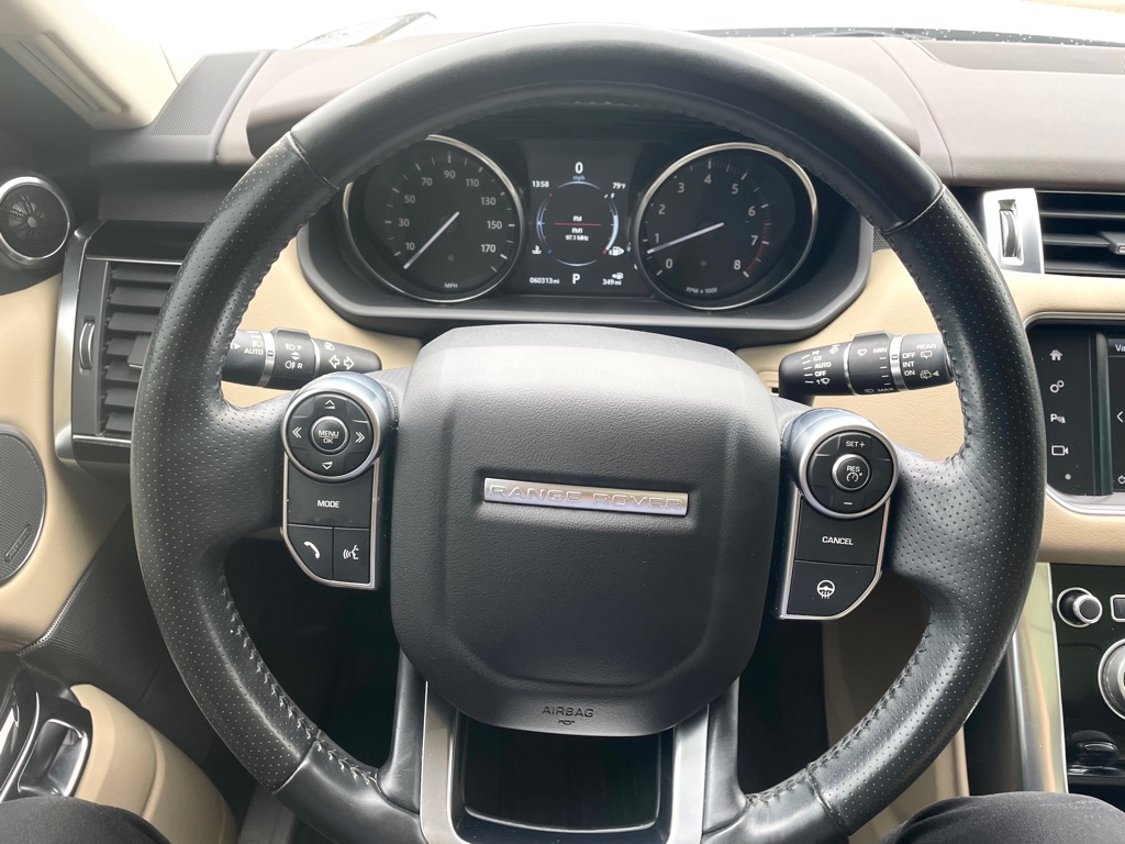 Photo 28 of this LAND ROVER RANGE ROWER