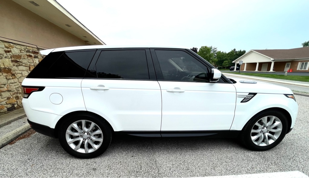 Photo 8 of this LAND ROVER RANGE ROWER