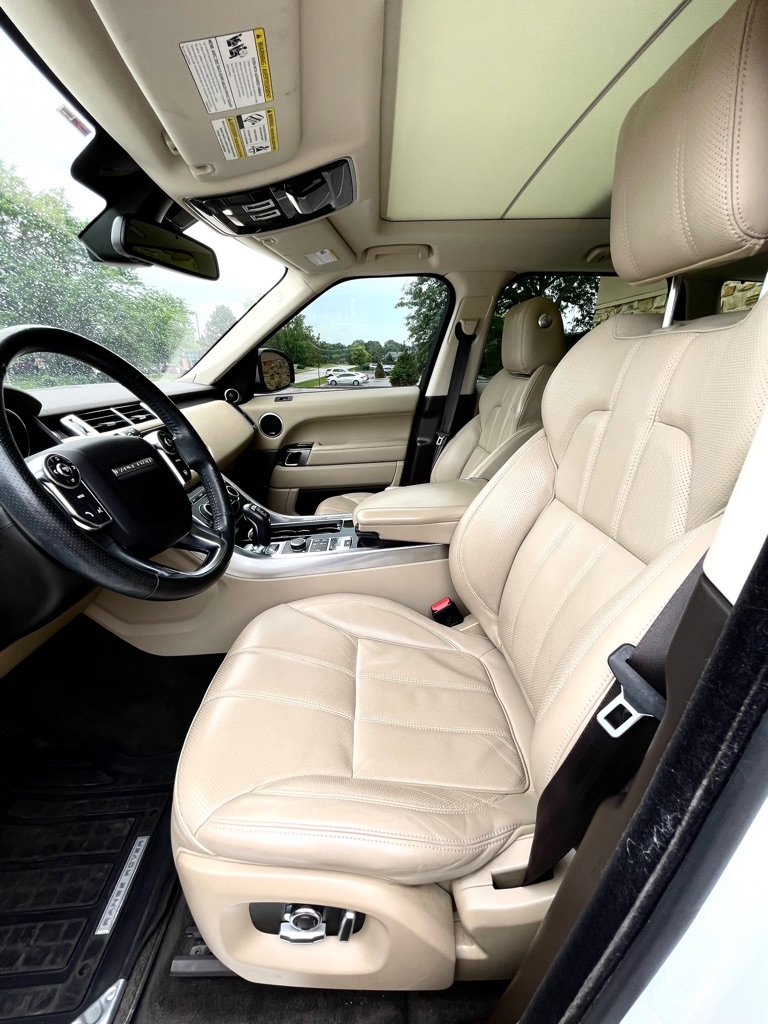 Photo 19 of this LAND ROVER RANGE ROWER