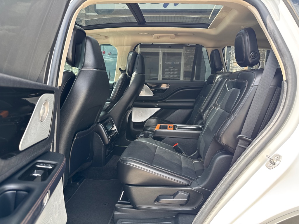 Photo 7 of this LINCOLN AVIATOR