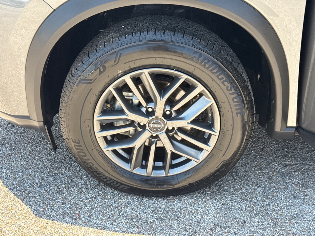 Photo 14 of this NISSAN ROGUE