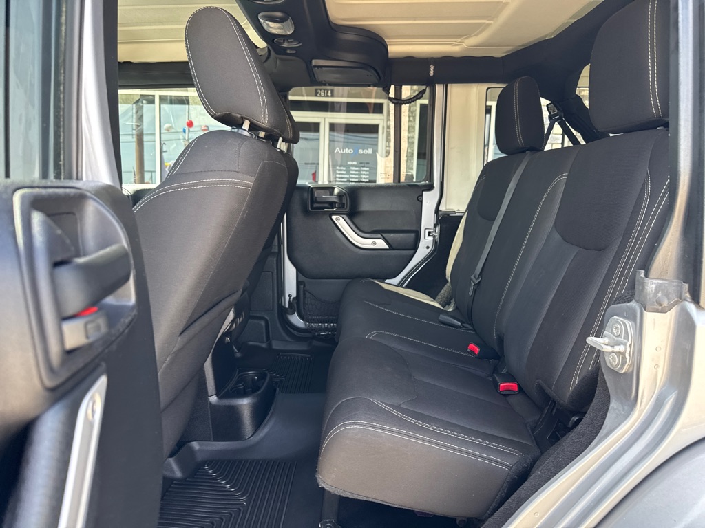 Photo 7 of this JEEP WRANGLER UNLIMI
