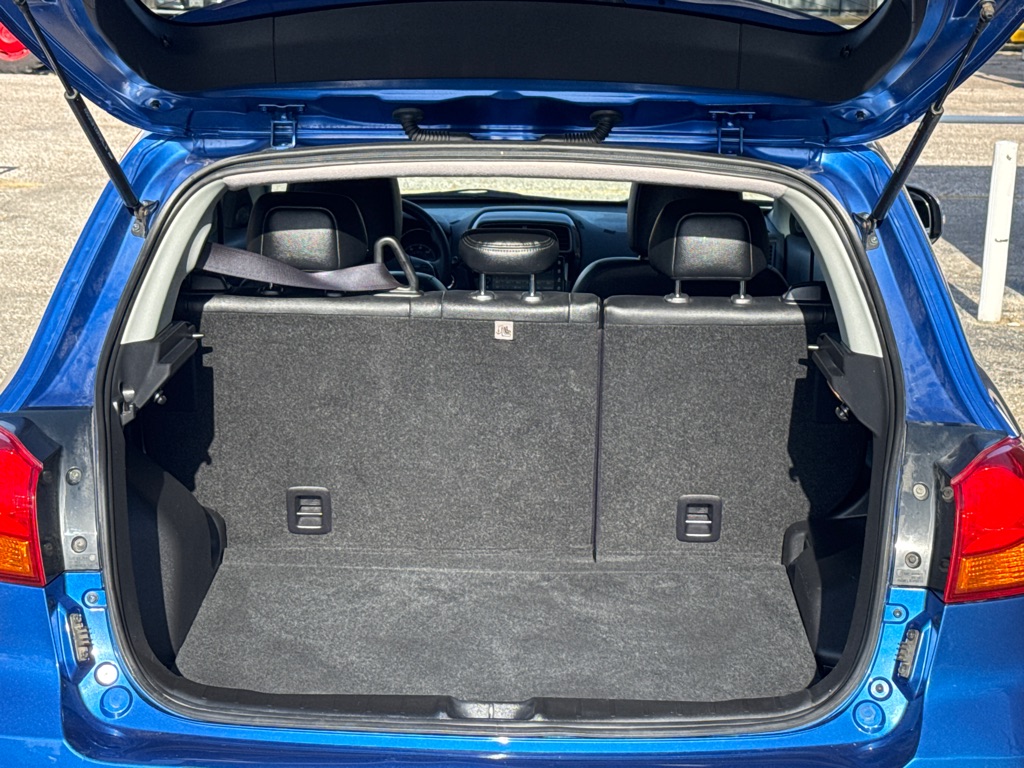 Photo 8 of this MITSUBISHI OUTLANDER SPORT