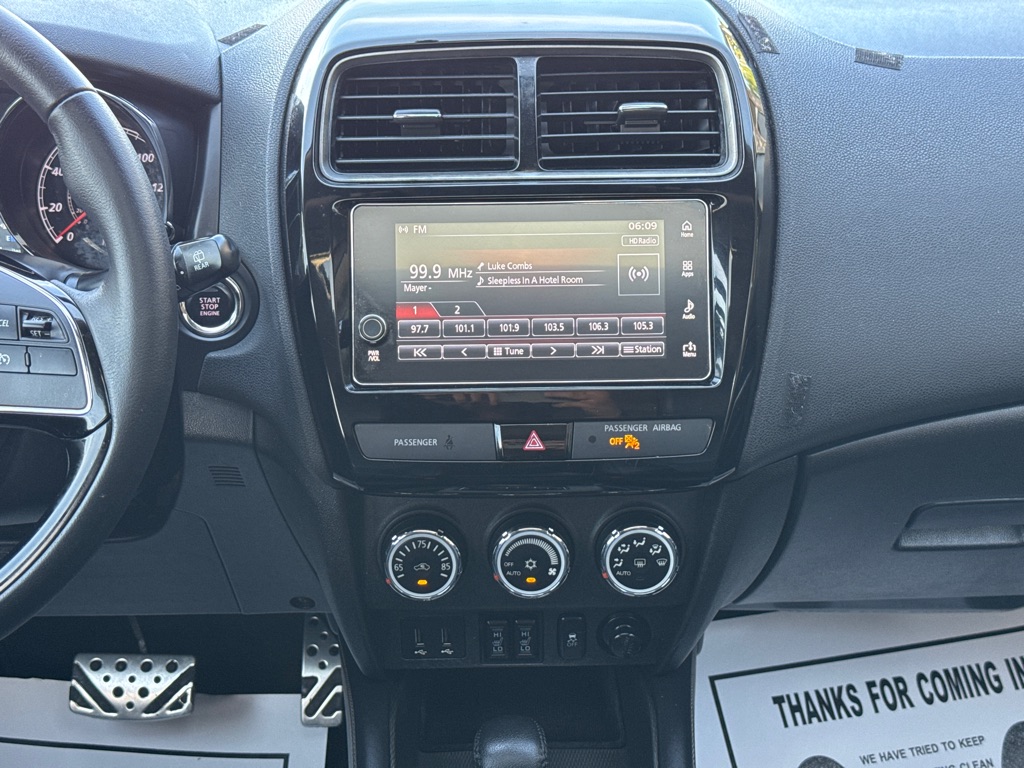 Photo 10 of this MITSUBISHI OUTLANDER SPORT