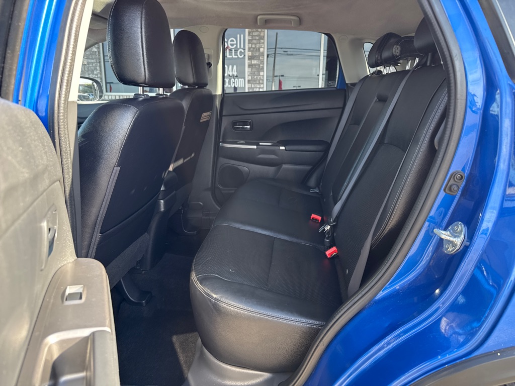 Photo 7 of this MITSUBISHI OUTLANDER SPORT