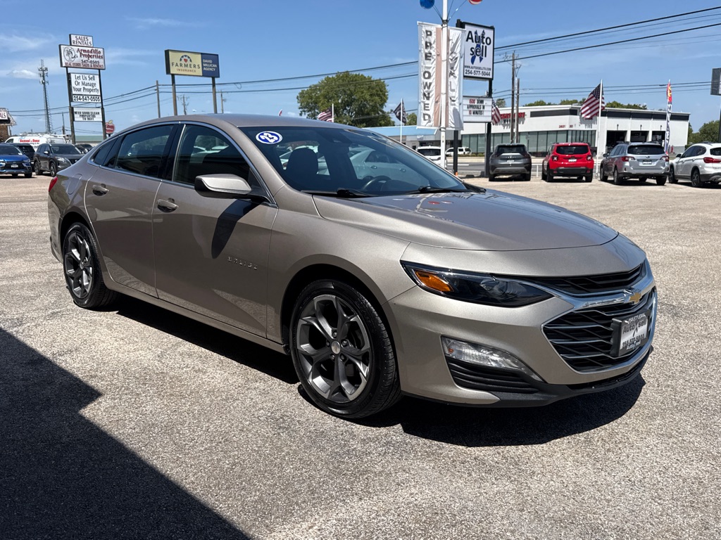Photo 2 of this CHEVROLET MALIBU