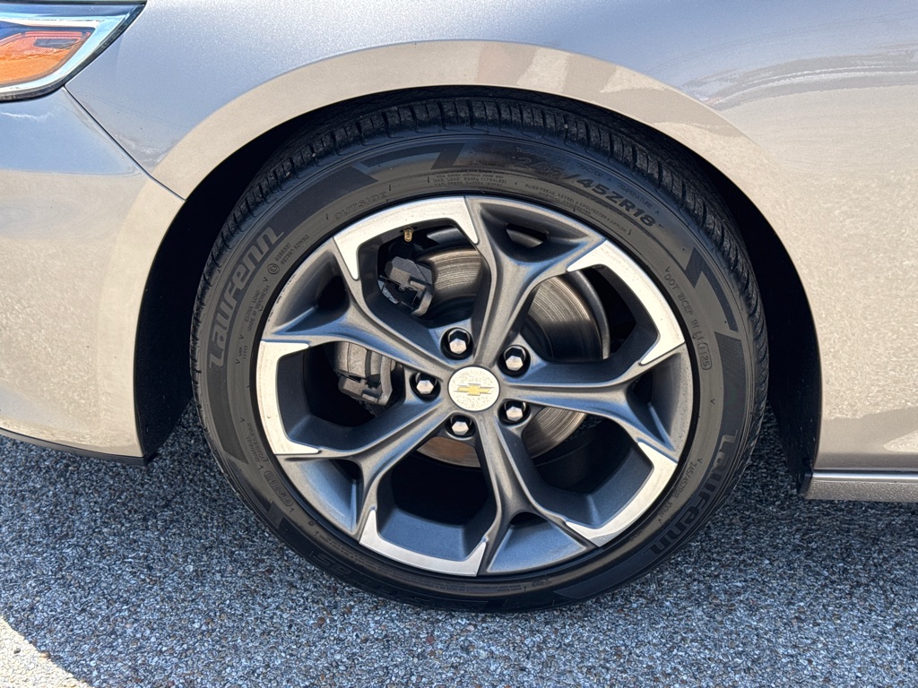 Photo 13 of this CHEVROLET MALIBU