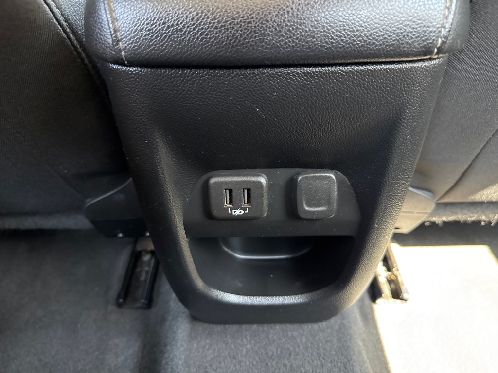 Photo 10 of this CHEVROLET COLORADO