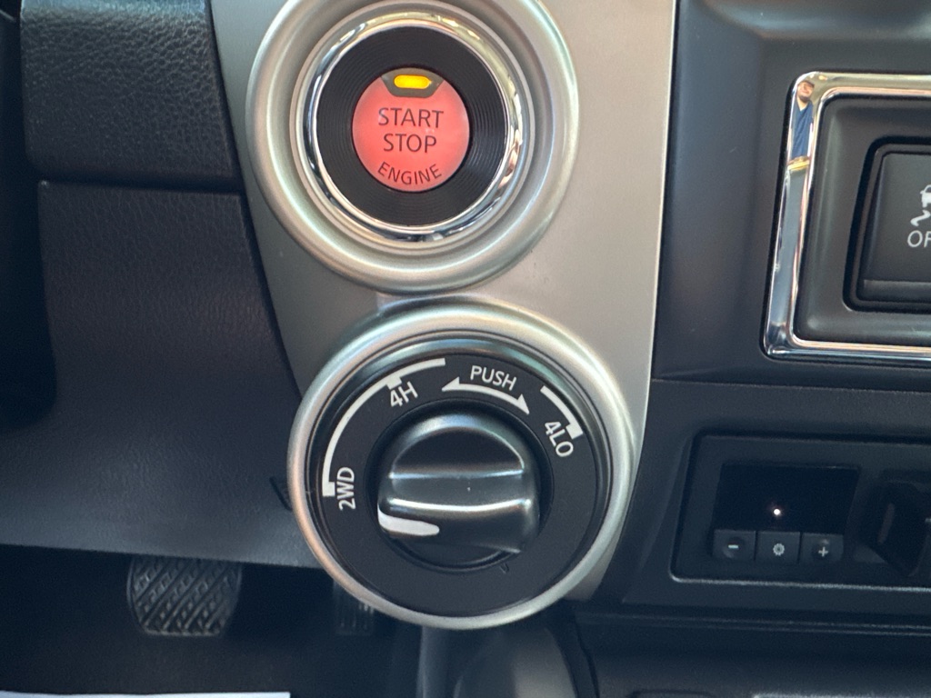 Photo 11 of this NISSAN TITAN XD