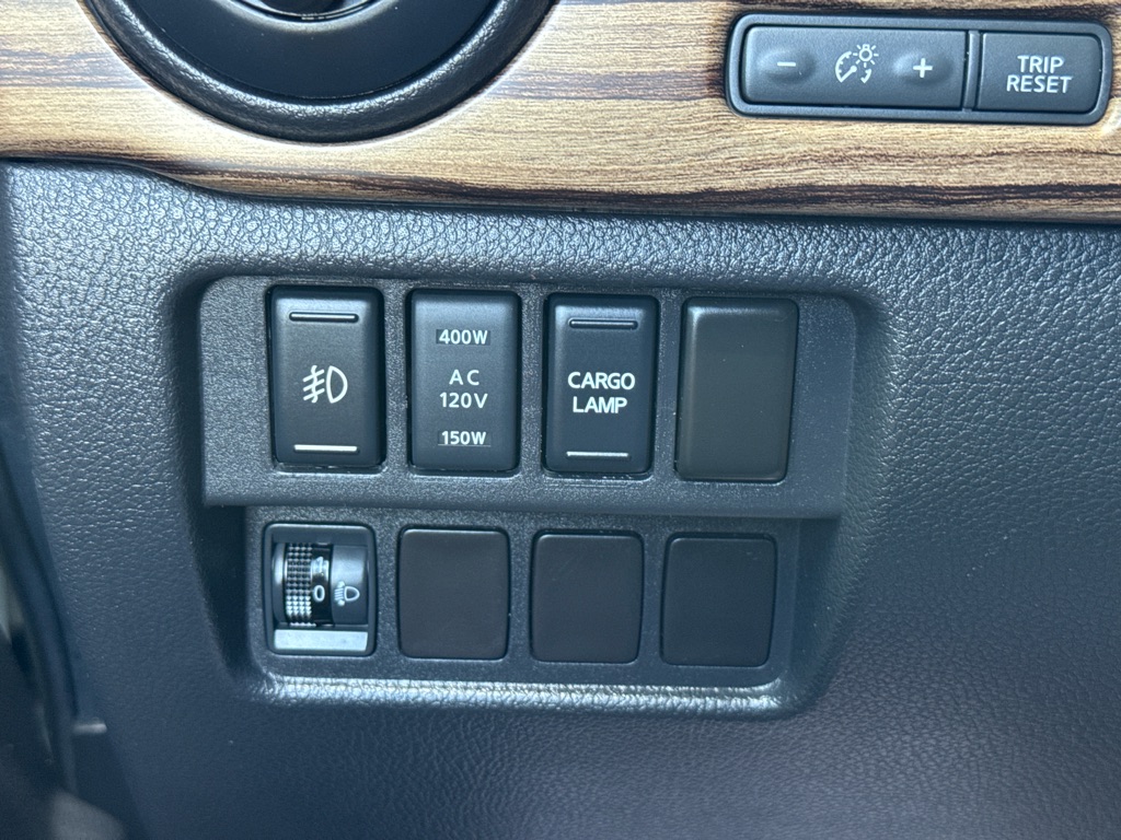 Photo 12 of this NISSAN TITAN XD