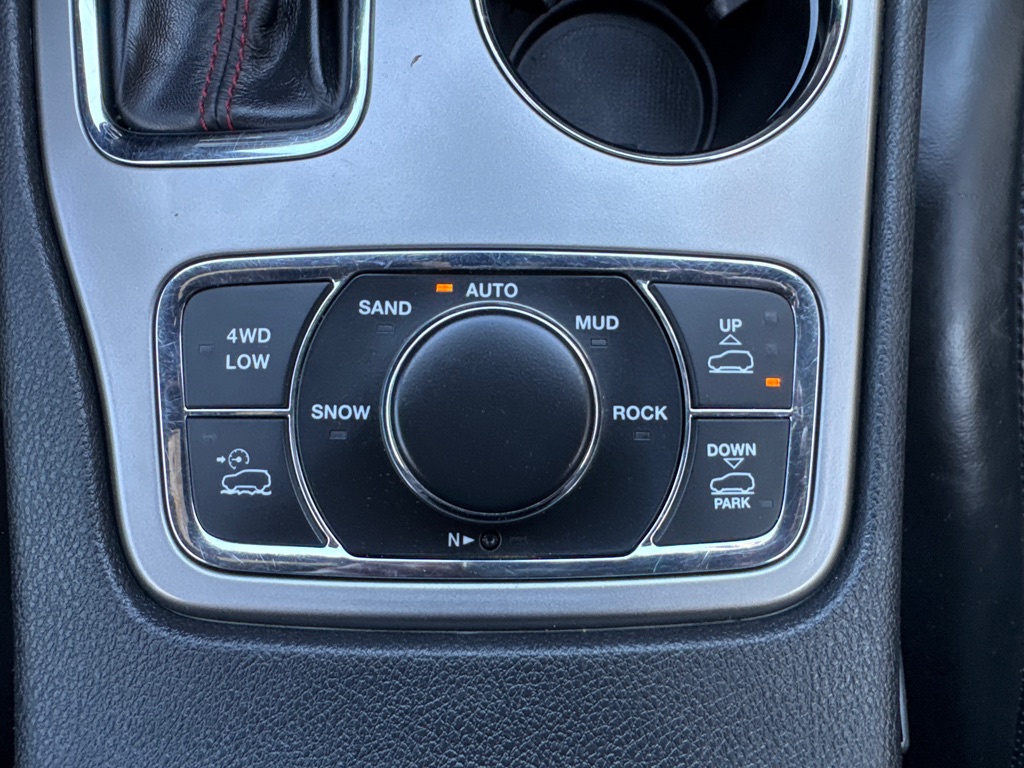 Photo 11 of this JEEP GRAND CHEROKEE