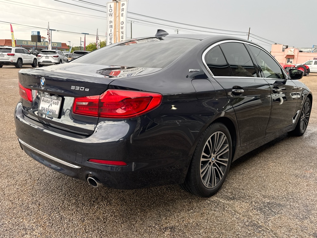 Photo 5 of this BMW 530E