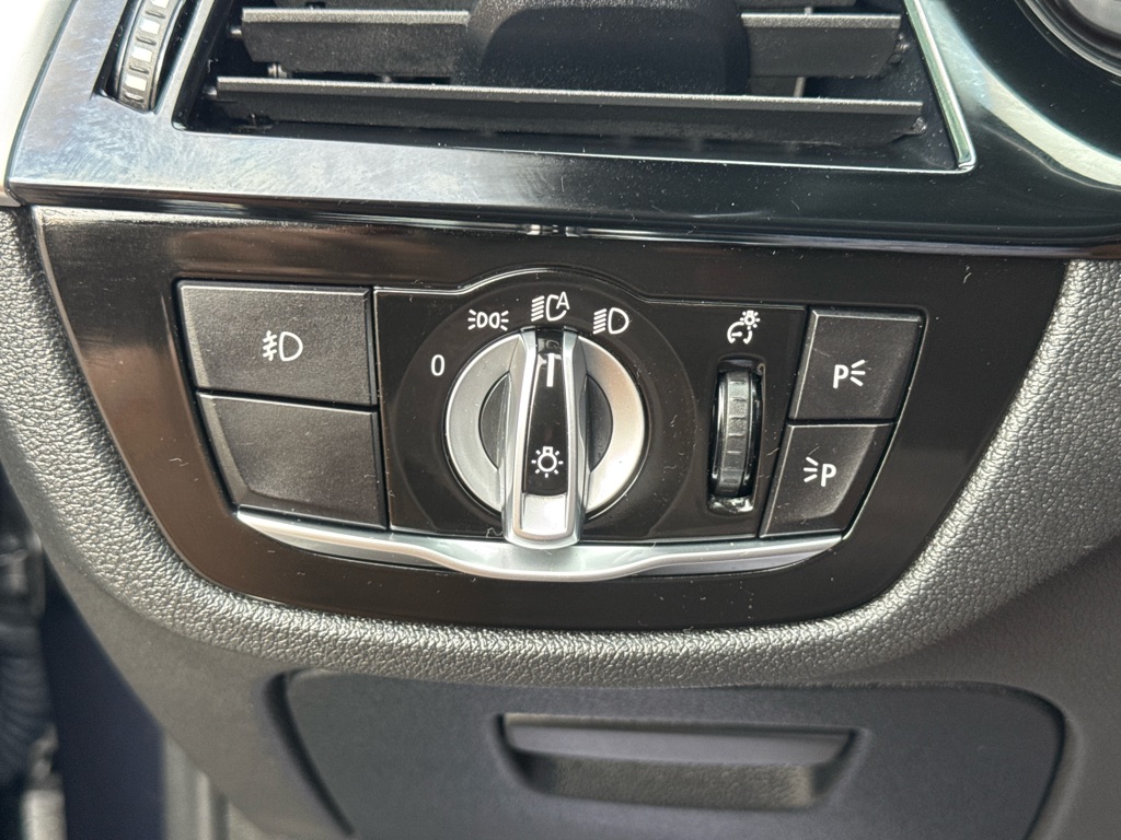 Photo 13 of this BMW 530E