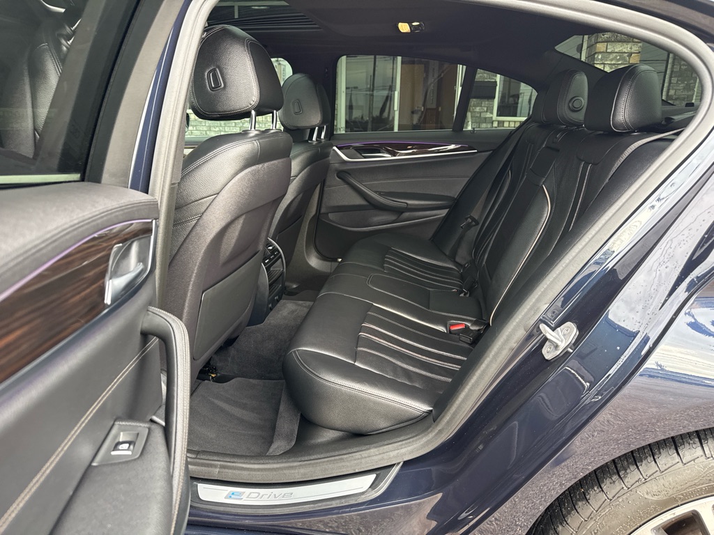 Photo 7 of this BMW 530E