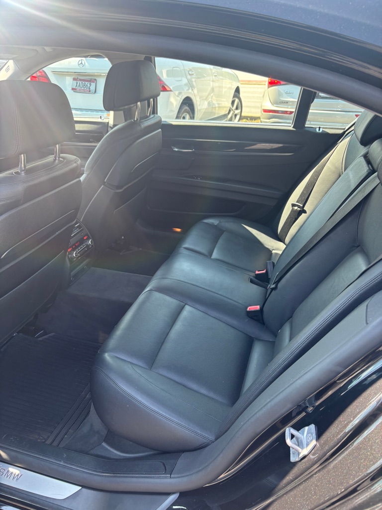 Photo 7 of this BMW 740