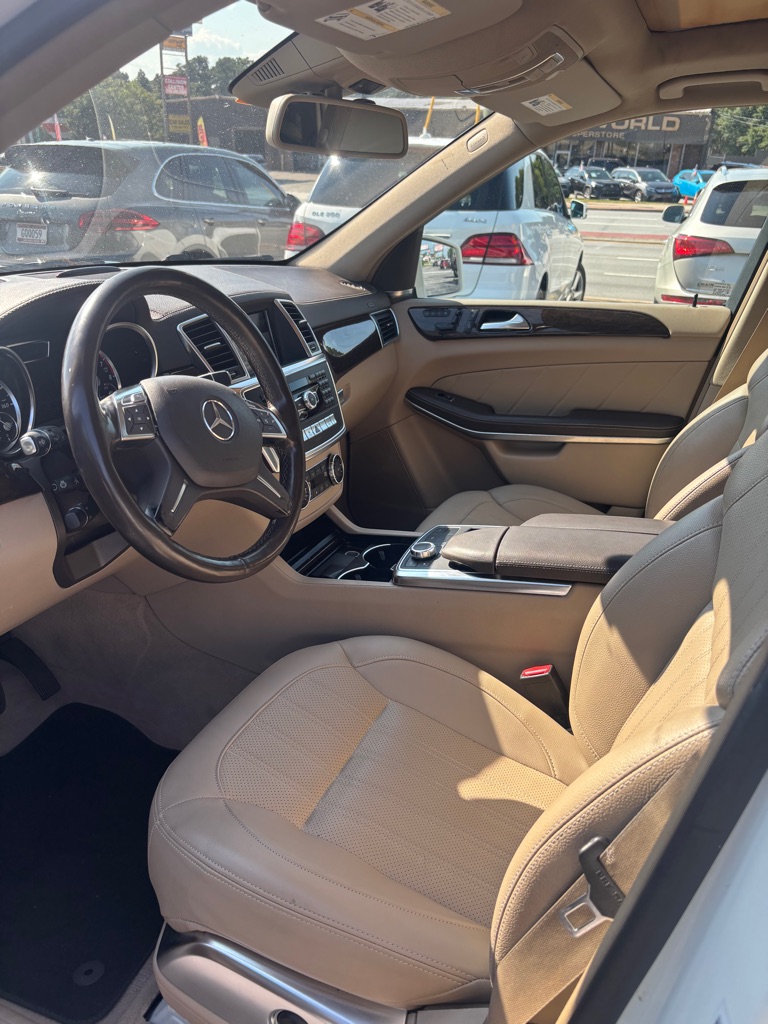 Photo 6 of this MERCEDES-BENZ GL450