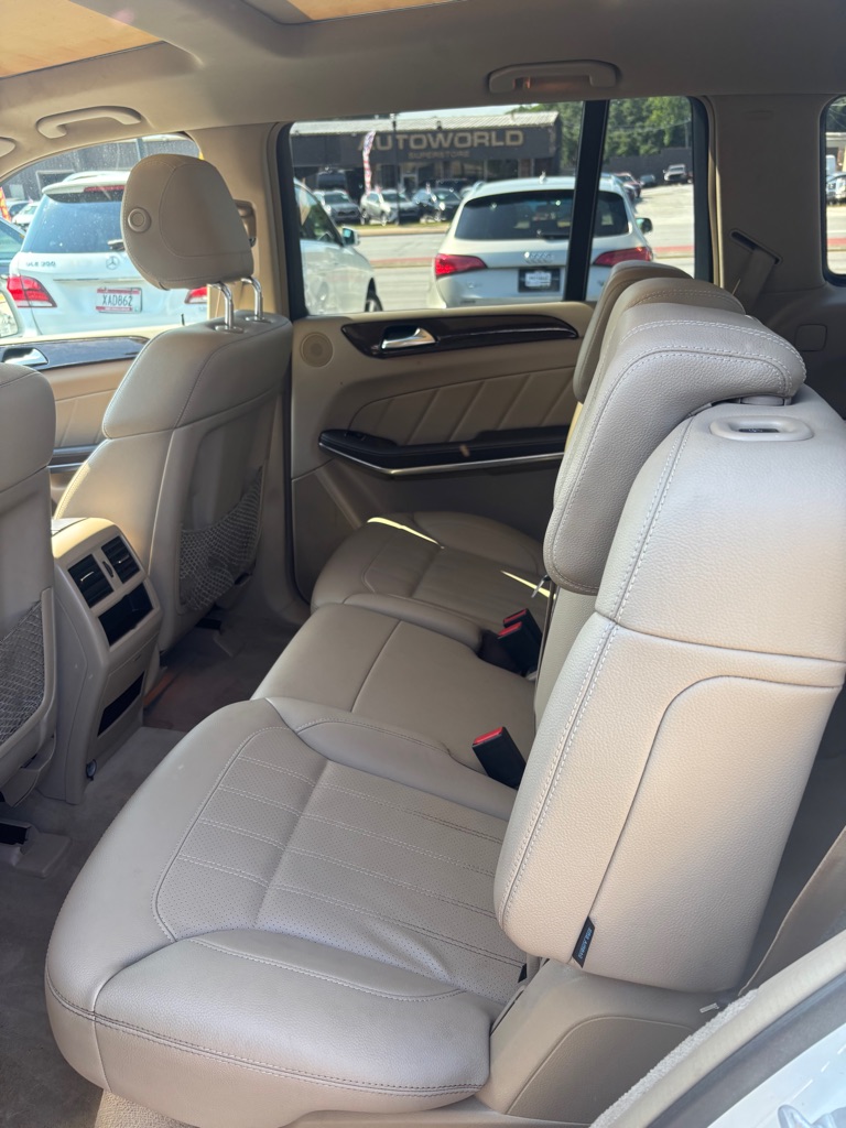 Photo 7 of this MERCEDES-BENZ GL450