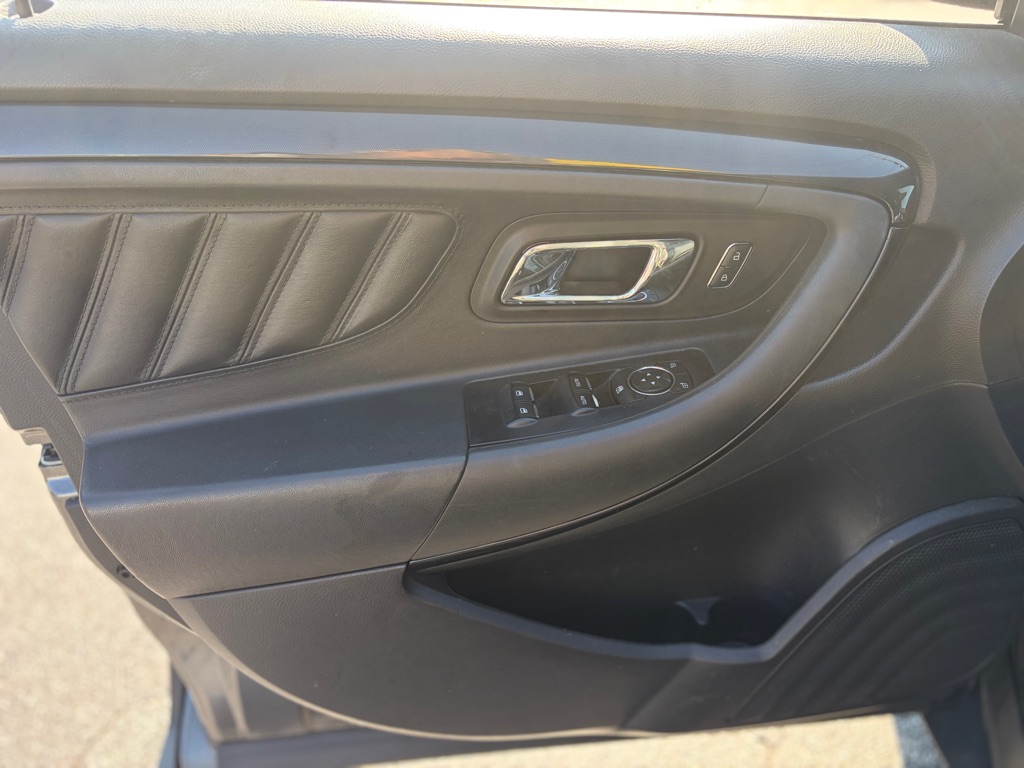 Photo 8 of this FORD TAURUS