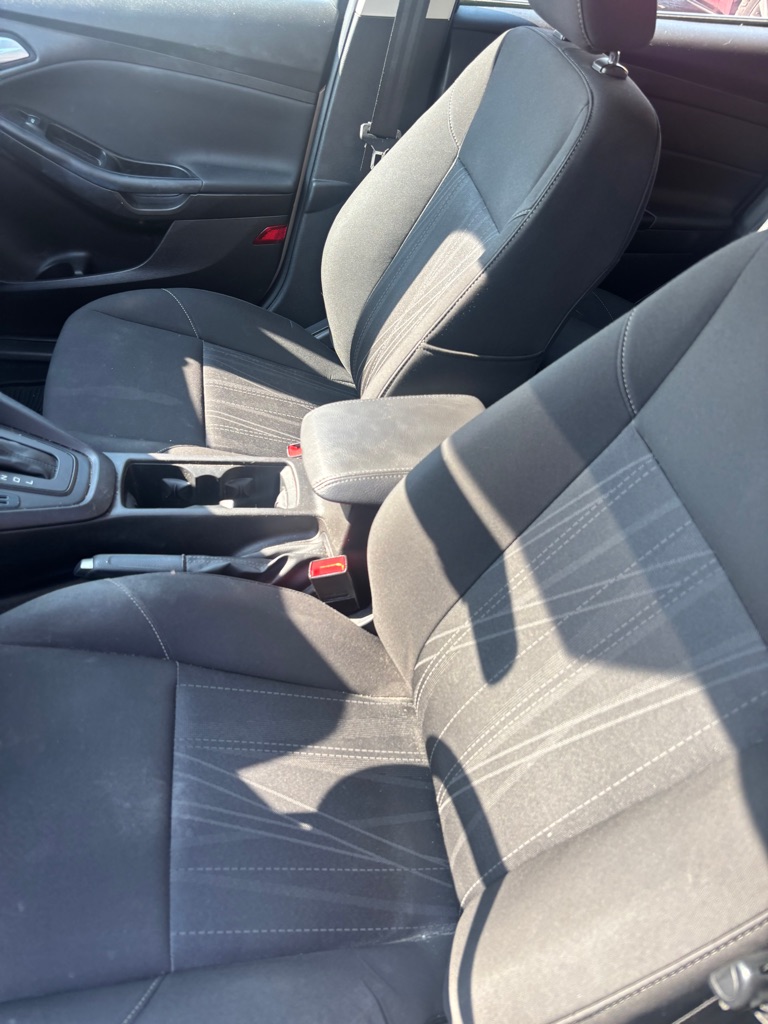 Photo 6 of this FORD FOCUS