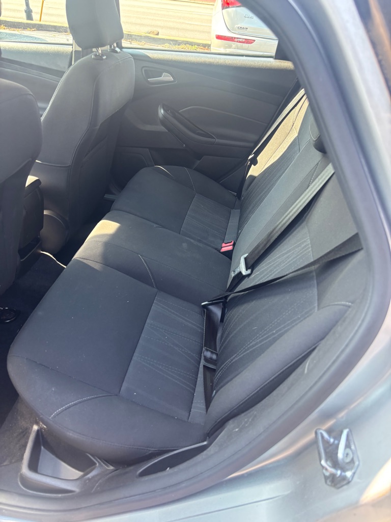 Photo 7 of this FORD FOCUS