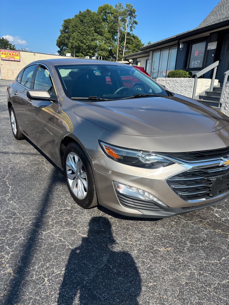 Photo 2 of this CHEVROLET MALIBU