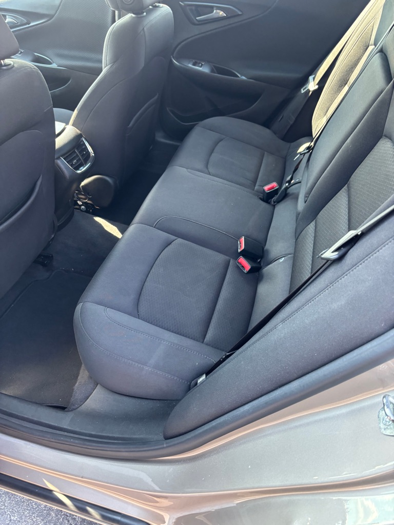 Photo 6 of this CHEVROLET MALIBU