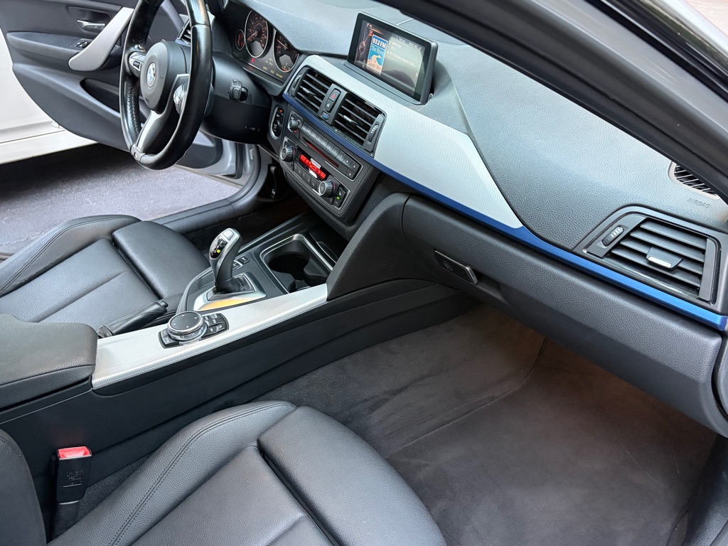 Photo 17 of this BMW 328