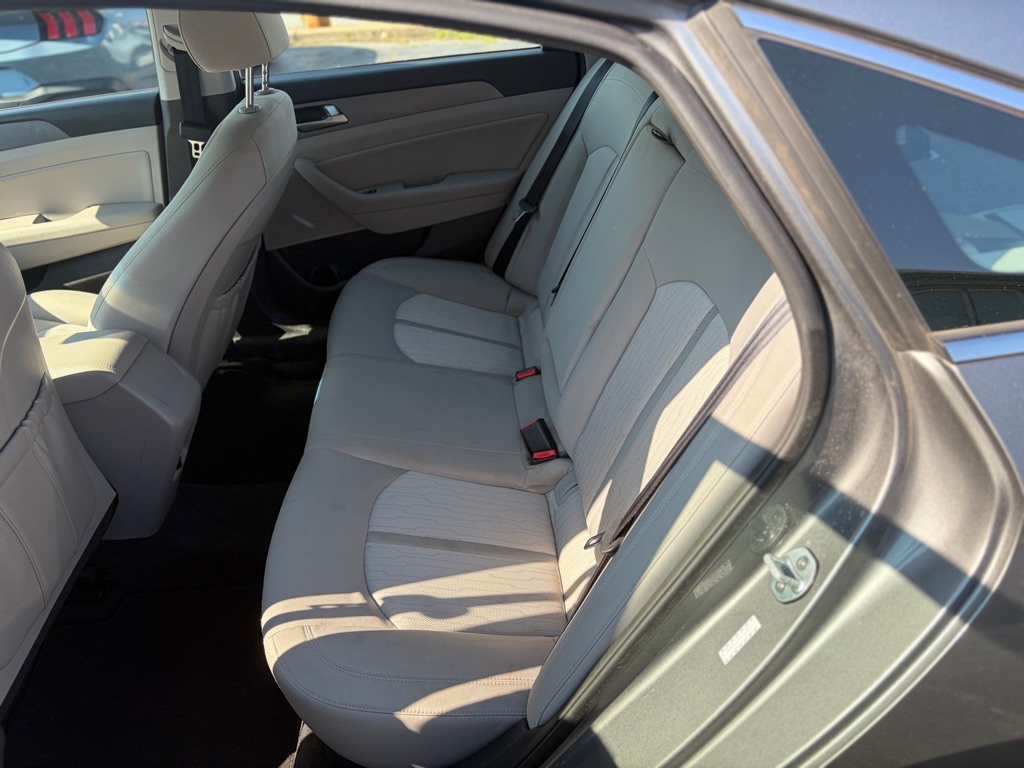 Photo 20 of this HYUNDAI SONATA HYBRID