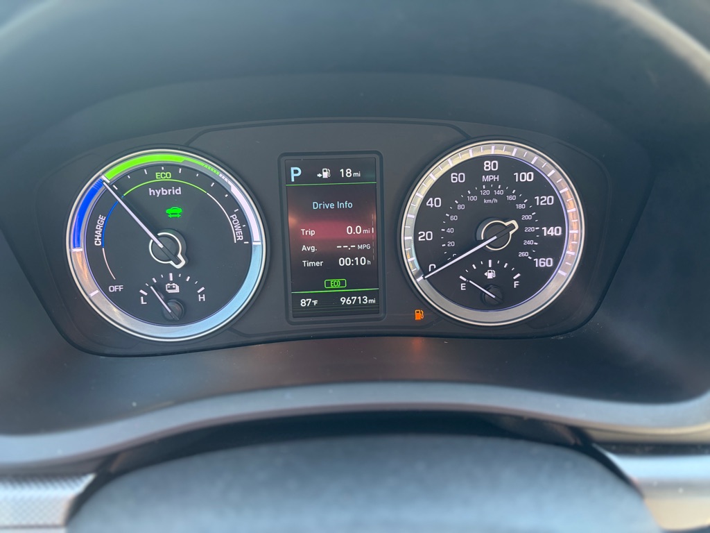 Photo 13 of this HYUNDAI SONATA HYBRID