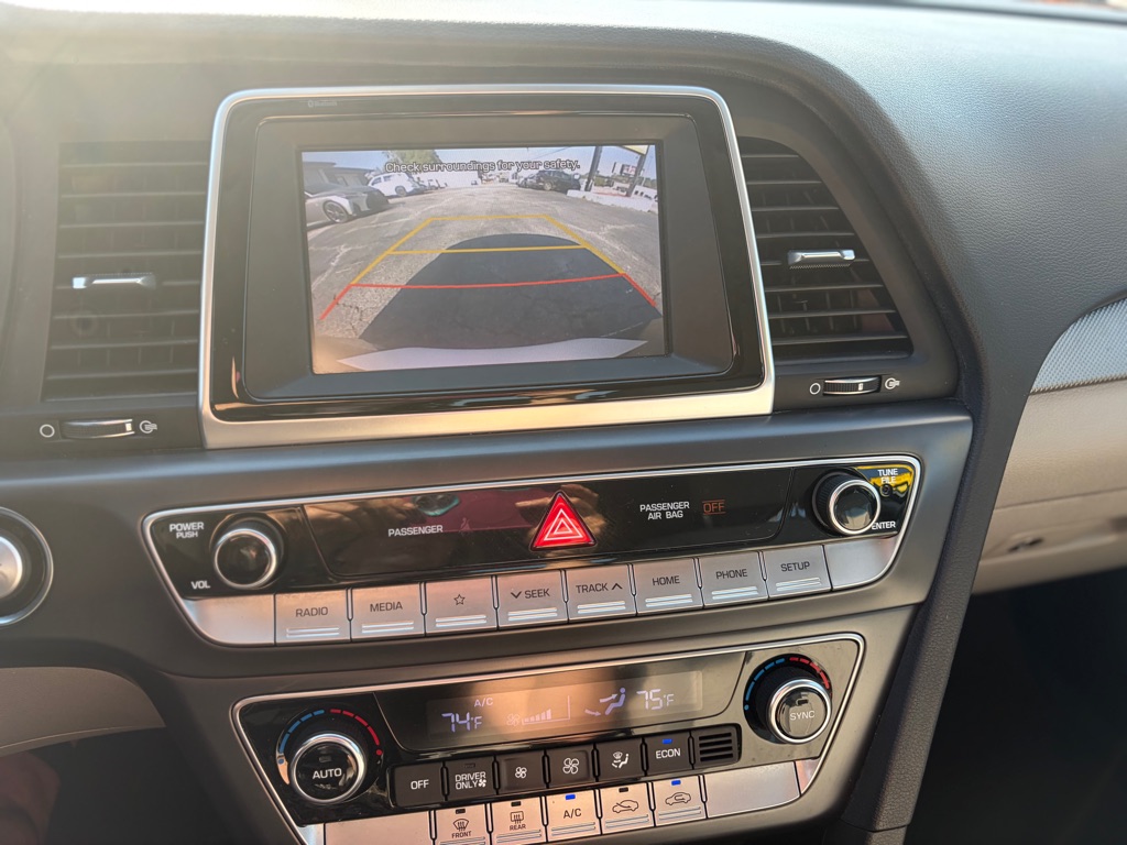 Photo 16 of this HYUNDAI SONATA HYBRID