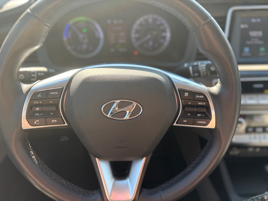 Photo 14 of this HYUNDAI SONATA HYBRID