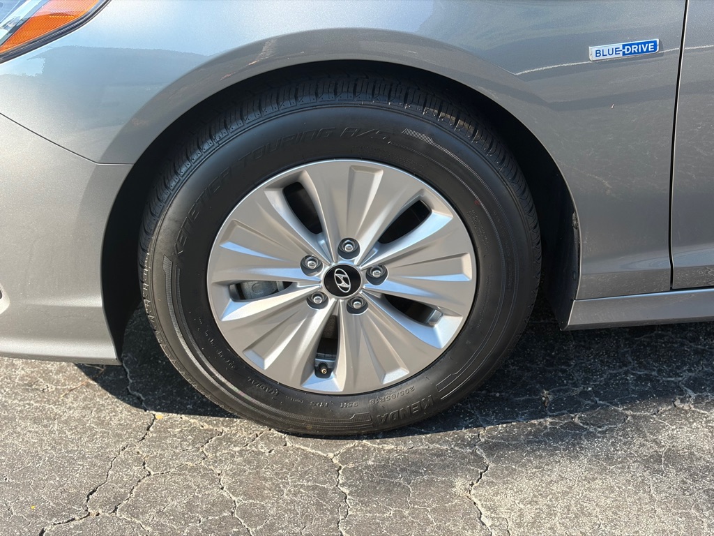 Photo 22 of this HYUNDAI SONATA HYBRID