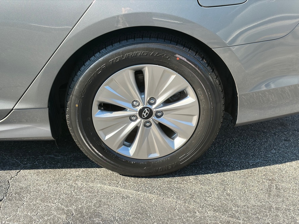 Photo 23 of this HYUNDAI SONATA HYBRID