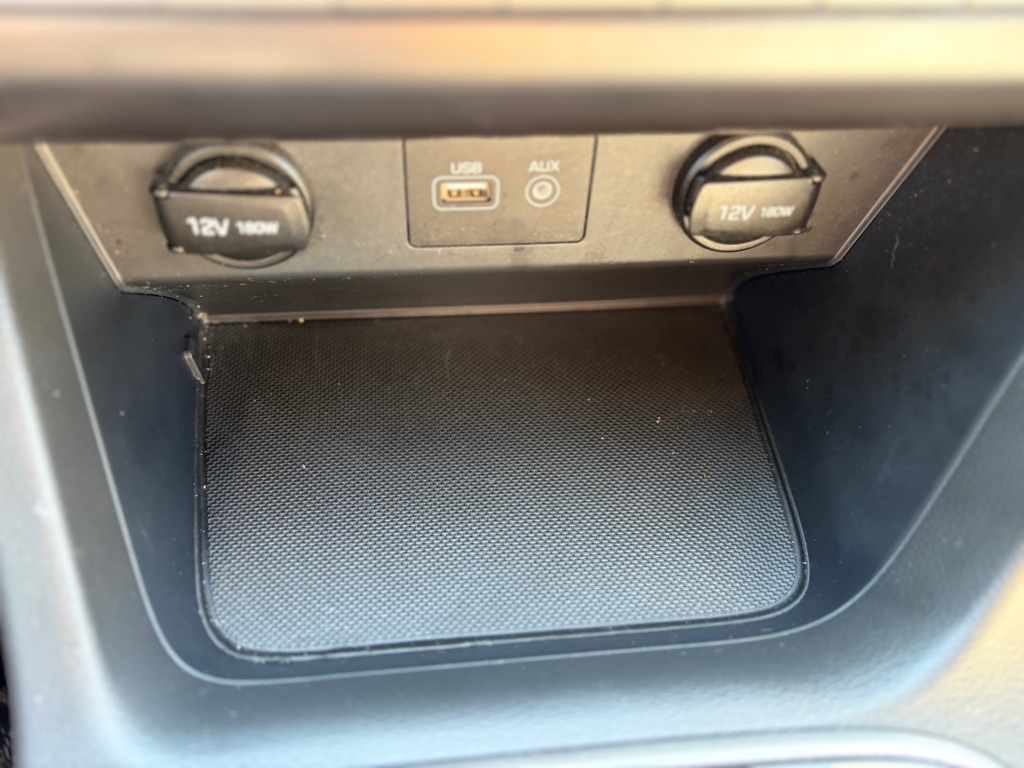 Photo 19 of this HYUNDAI SONATA HYBRID