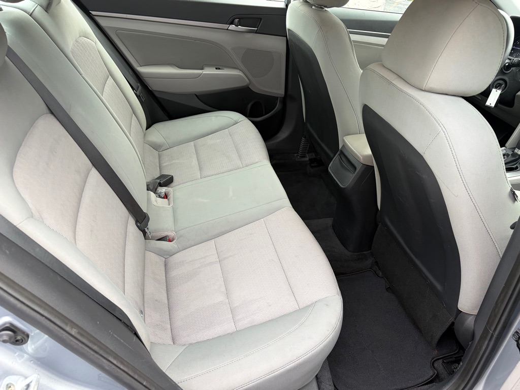 Photo 11 of this HYUNDAI ELANTRA