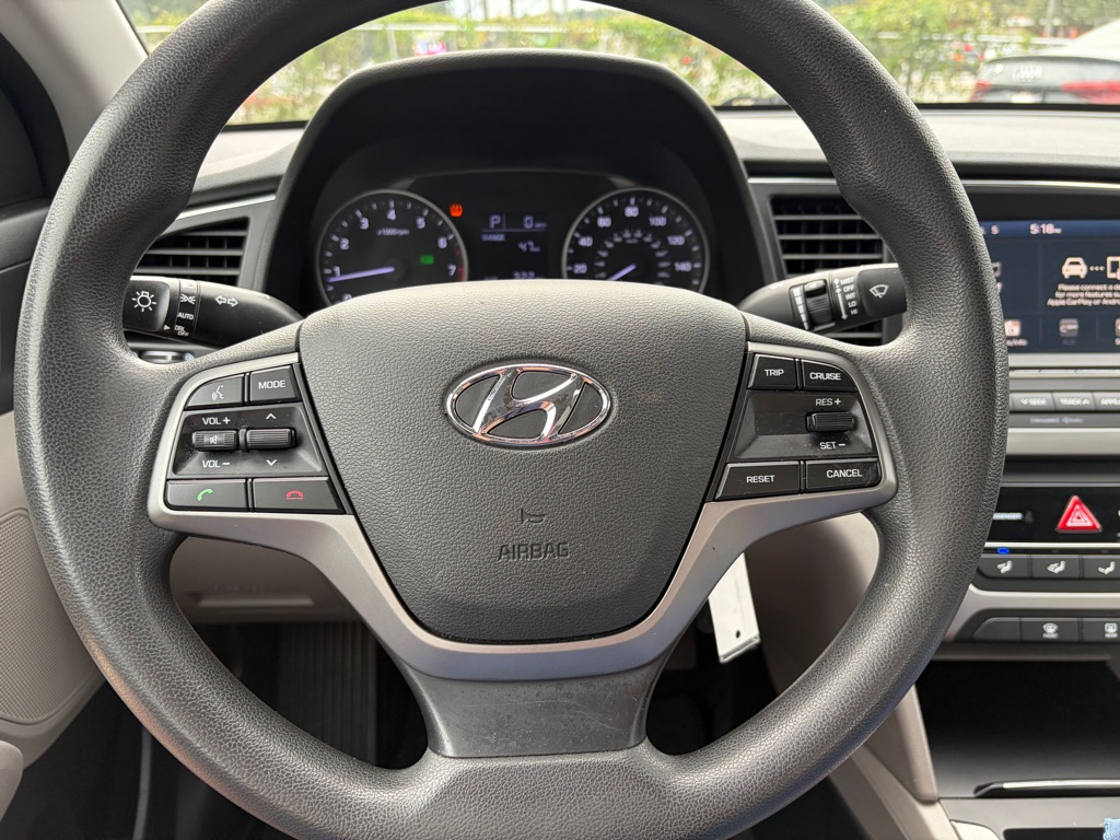 Photo 8 of this HYUNDAI ELANTRA