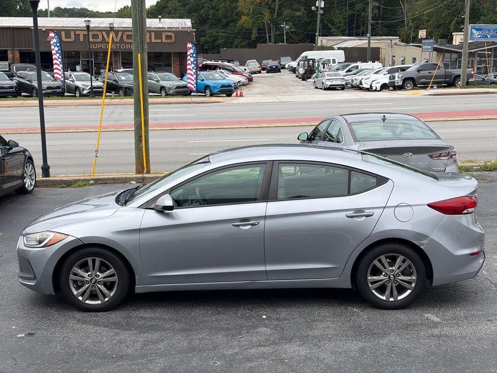 Photo 2 of this HYUNDAI ELANTRA