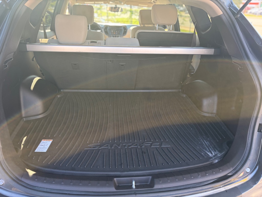 Photo 10 of this HYUNDAI SANTA FE SPORT
