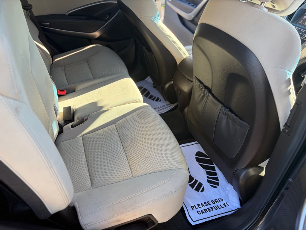 Photo 21 of this HYUNDAI SANTA FE SPORT