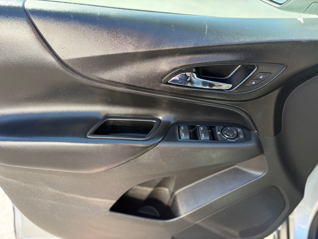 Photo 8 of this CHEVROLET EQUINOX