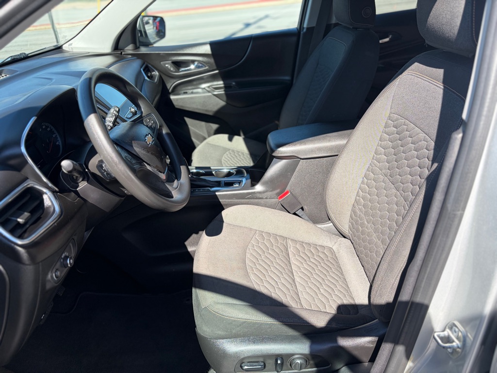 Photo 9 of this CHEVROLET EQUINOX