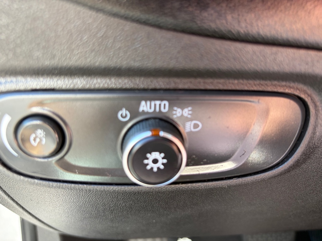 Photo 10 of this CHEVROLET EQUINOX