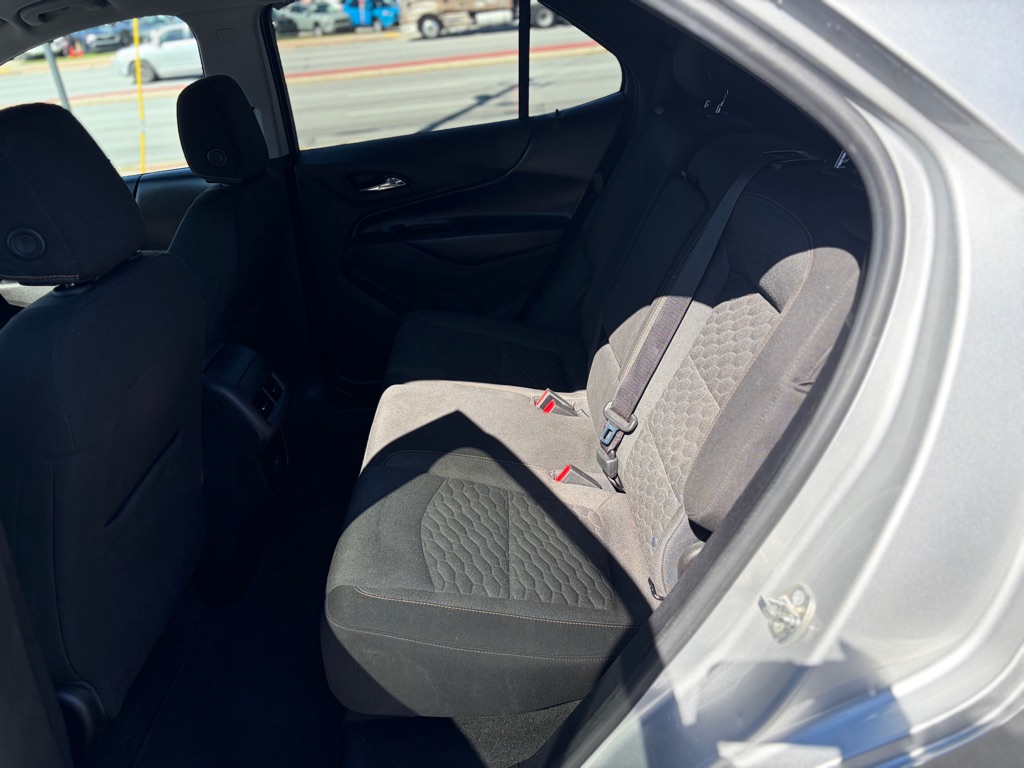 Photo 17 of this CHEVROLET EQUINOX