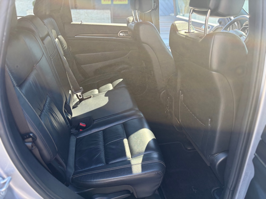 Photo 27 of this JEEP GRAND CHEROKEE