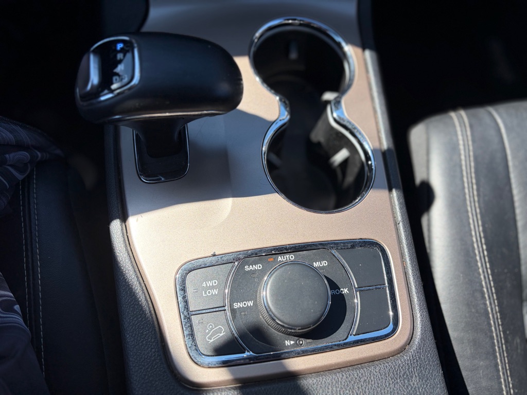 Photo 20 of this JEEP GRAND CHEROKEE
