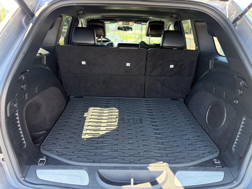 Photo 8 of this JEEP GRAND CHEROKEE