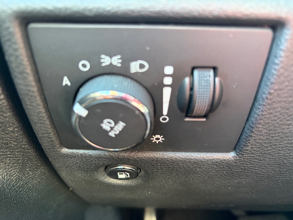 Photo 14 of this JEEP GRAND CHEROKEE