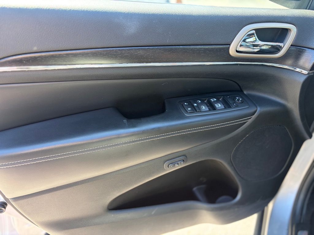 Photo 12 of this JEEP GRAND CHEROKEE